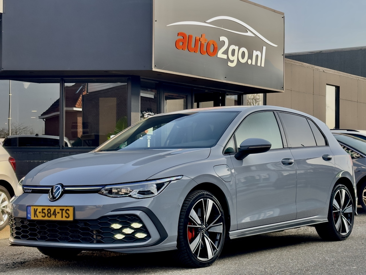Volkswagen Golf - 1.4 eHybrid GTE AUT6 DESIGNO-LEDER NAVI CAMERA DIGI-DASH APPLE-CARPLAY LED LMV PDC - AutoWereld.nl