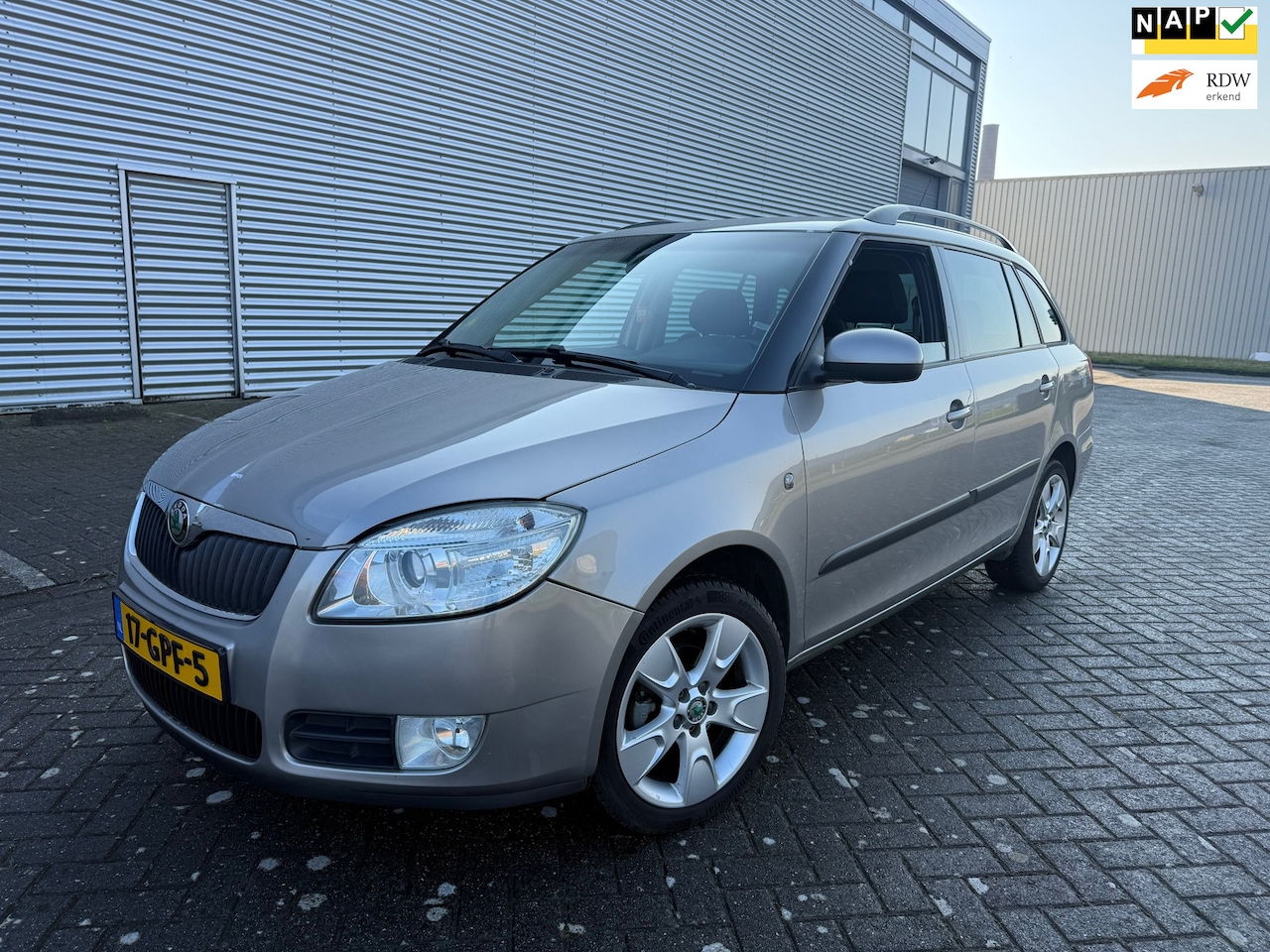 Skoda Fabia Combi - 1.6-16V Sport NAP/APK 4-2027/CRUISE - AutoWereld.nl