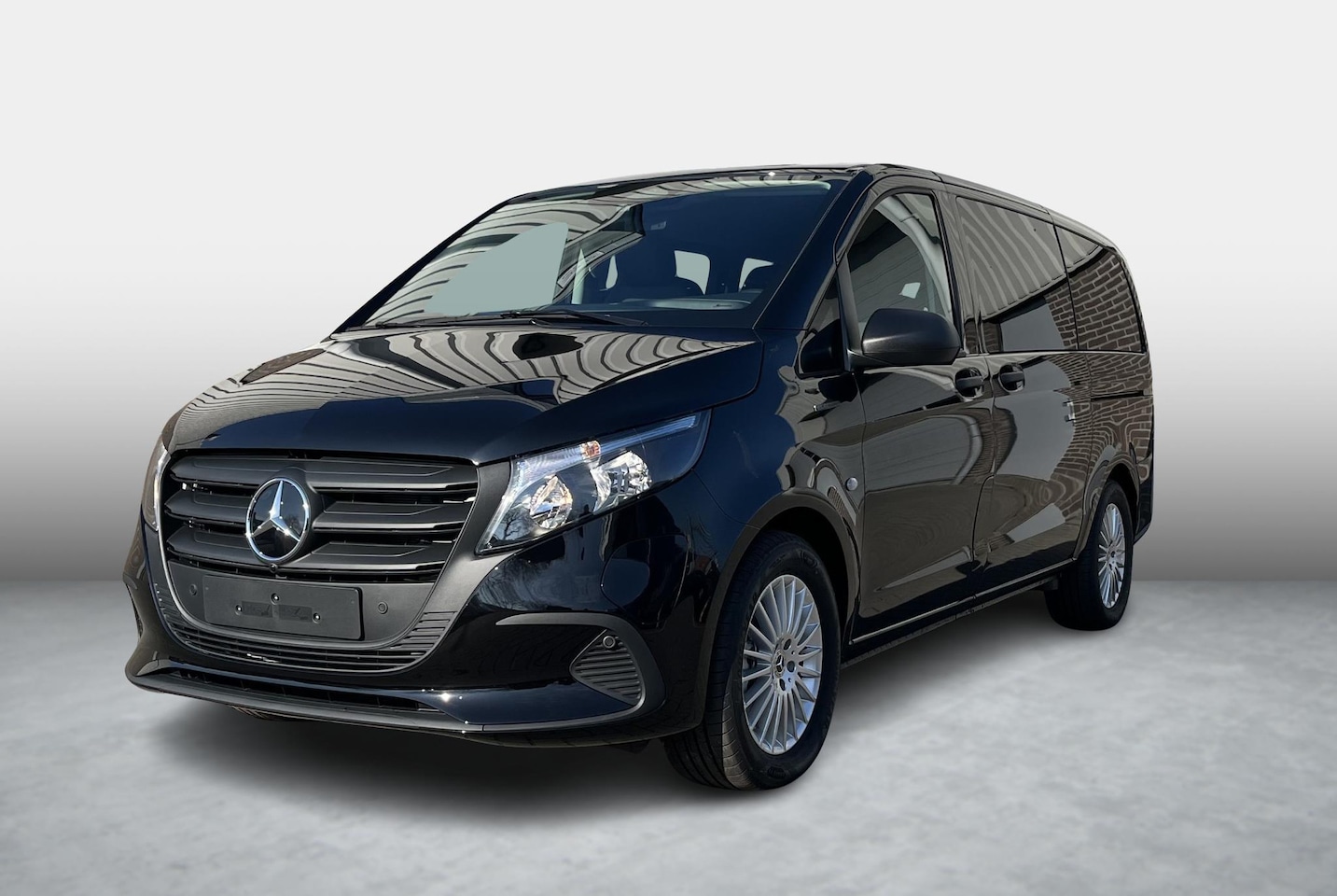Mercedes-Benz eVito Tourer - 129 PRO L2 | 90 kWh Mercedes-Benz eVito Tourer 129 PRO L2 90 kWh - AutoWereld.nl