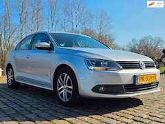 Volkswagen Jetta - 1.2 TSI Trendline 1e eigenaar volledig onderhouden carplay achteruit camera navigatie airc
