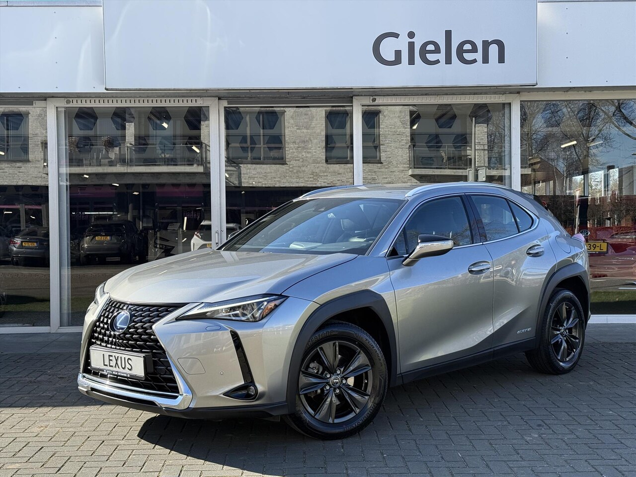 Lexus UX - 250h 184pk Luxury Line | Stoel + Stuurverwarming, Parkeersensoren, Keyless, DAB, Adaptive - AutoWereld.nl