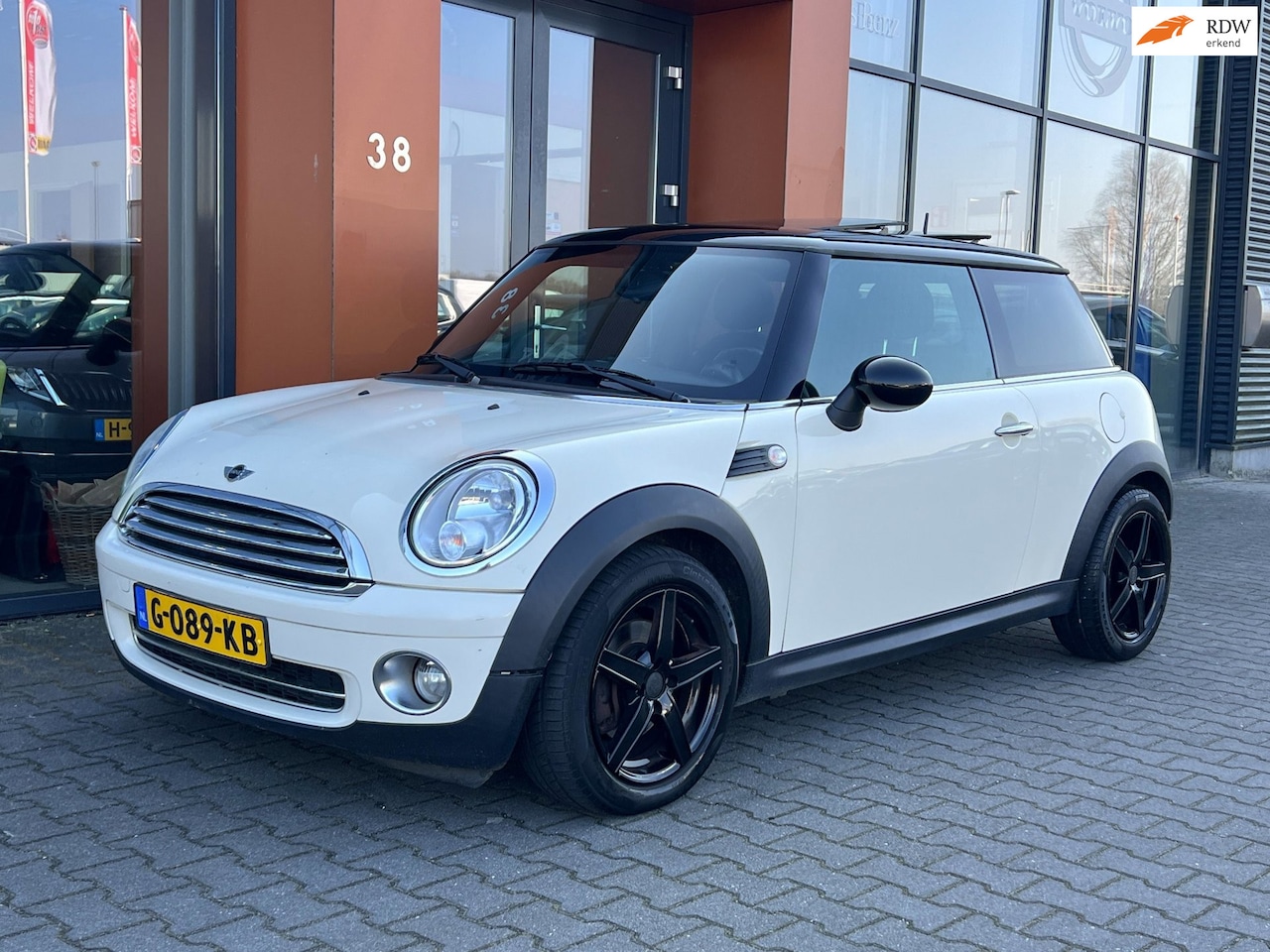 MINI Cooper - Mini 1.6 Cooper|Panodak|Cruise|Stoelverwarming|Climate - AutoWereld.nl