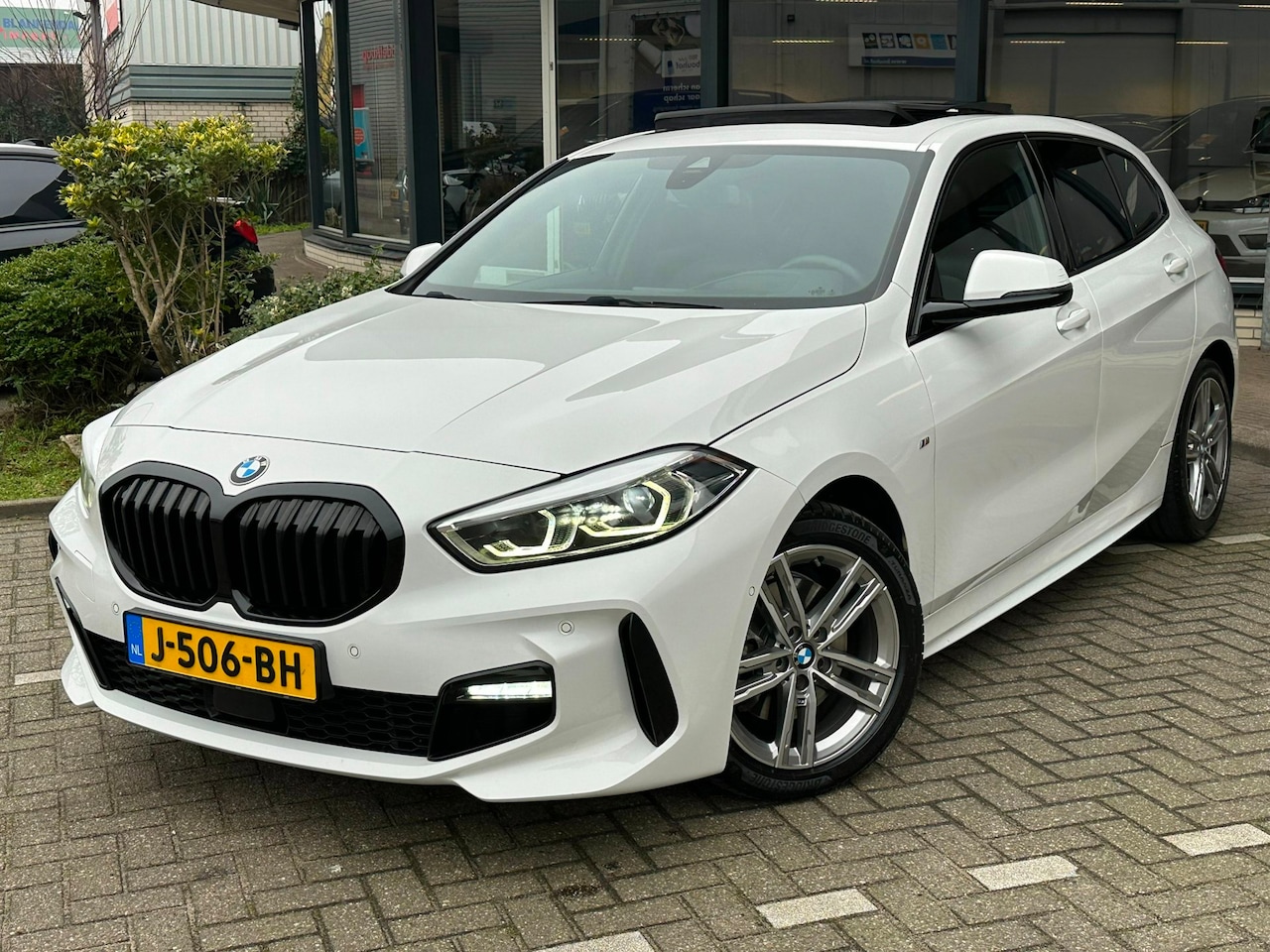 BMW 1-serie - 118i High Executive Edition M-PAKKET l PANO l - AutoWereld.nl