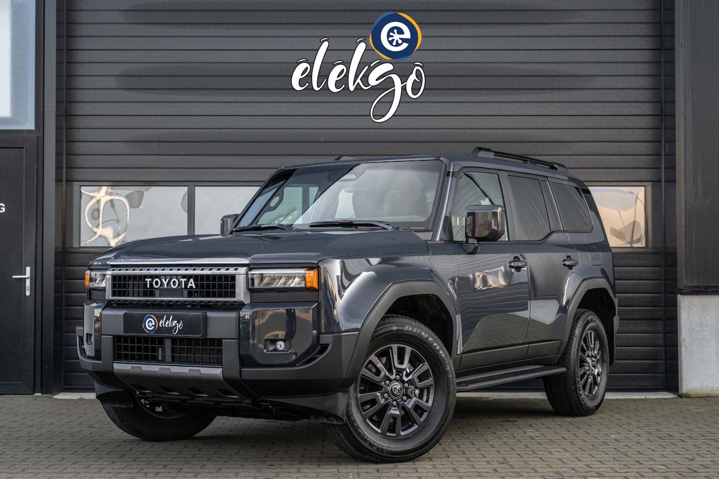 Toyota Land Cruiser - 2.8 D-4D Blind Van Navigator|Grijs kenteken|Leder|360| - AutoWereld.nl