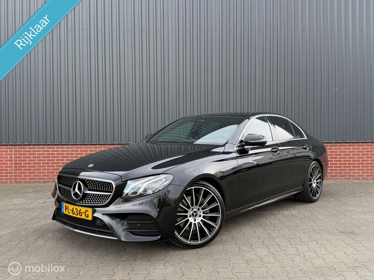 Mercedes-Benz E-klasse - E200 Sedan Amg Widescreen Led 20 Inch 2017 Dealer Onderhouden - AutoWereld.nl