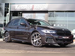 BMW 5-serie Touring - 520i M-Sport Pano Memory ACC Keyless Camera HiFi Comfortstoelen 19” Stuurverwarming