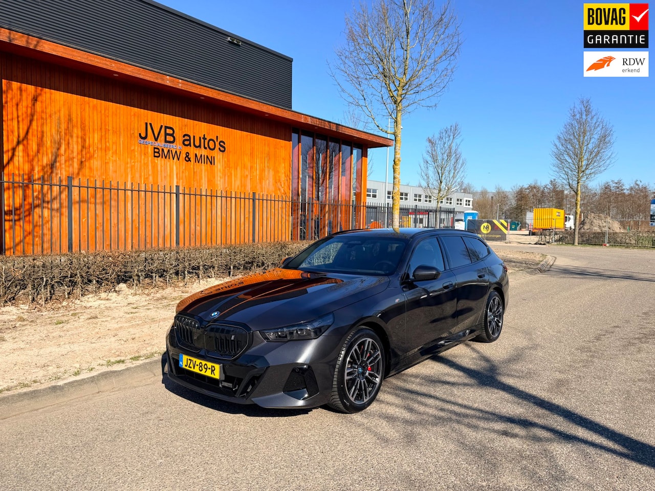 BMW i5 Touring - EDrive40 M-Sport PRO, B&W, panorama, trekhaak - AutoWereld.nl