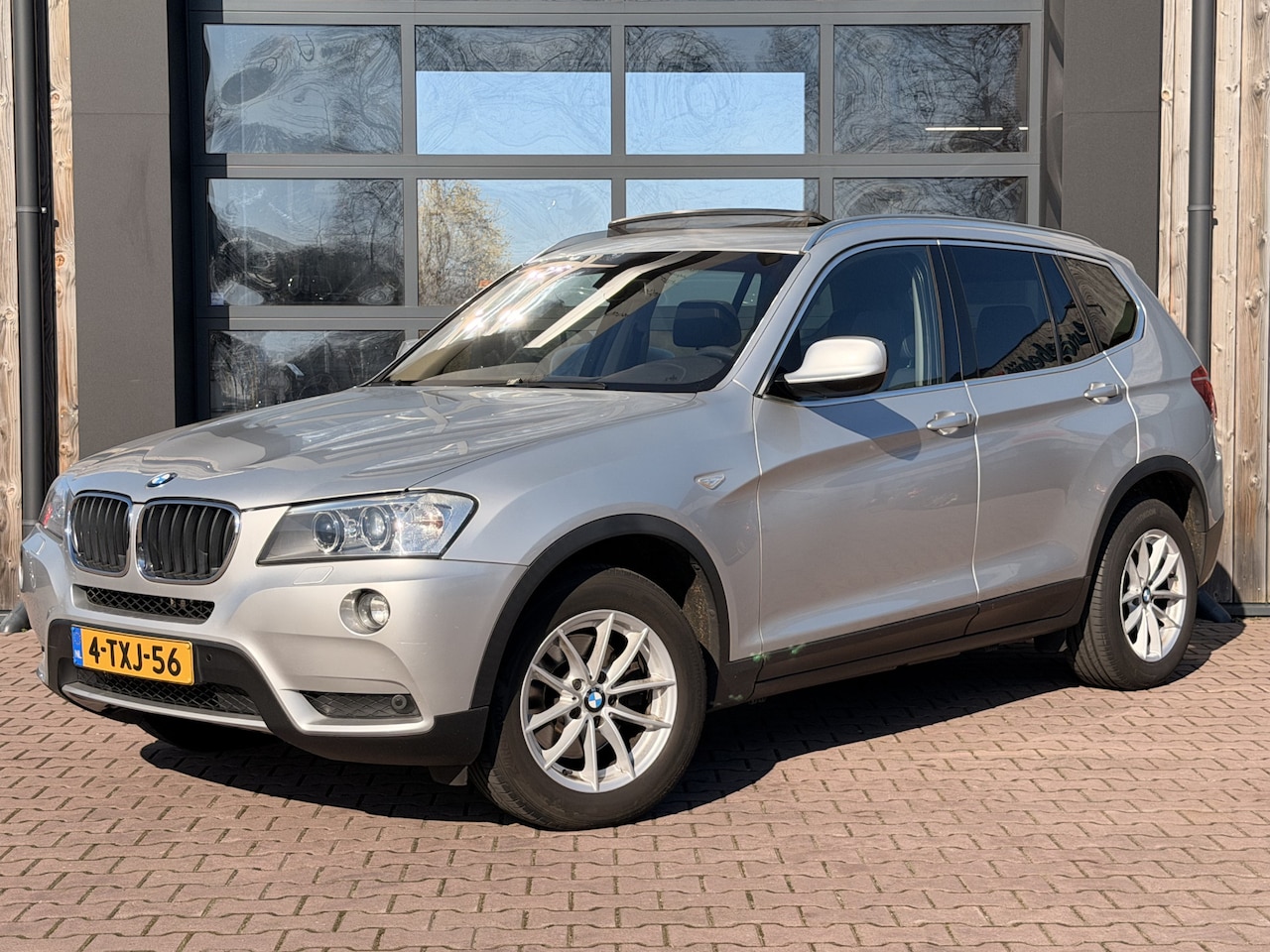 BMW X3 - xDrive20i Chrome Line Edition | Automaat | Xenon | Pano | Navi | Leder | Cruise | Sportsto - AutoWereld.nl