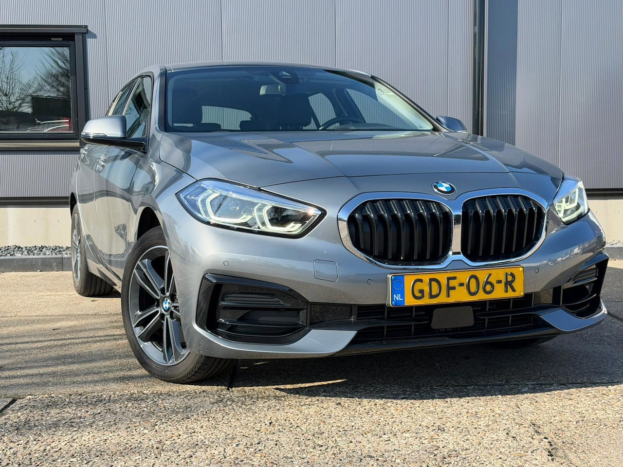 BMW 1-serie - 116i / camera / carplay / navigatie skyscraper - AutoWereld.nl
