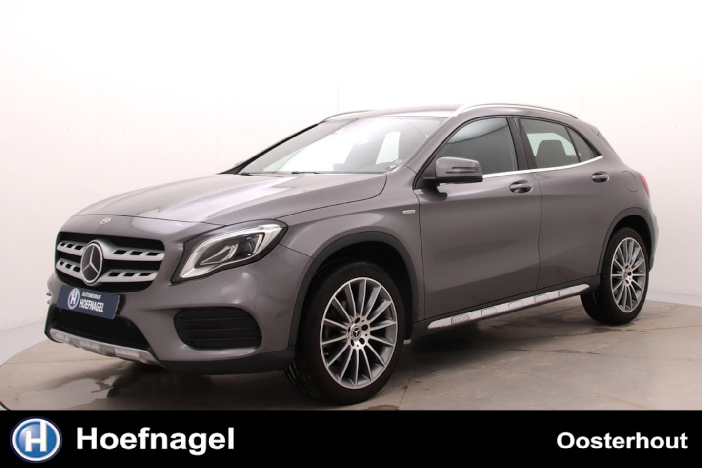 Mercedes-Benz GLA-Klasse - 200 Premium Automaat | Adaptive Cruise Control | Camera | Stoelverwarming | Lederen Bekled - AutoWereld.nl
