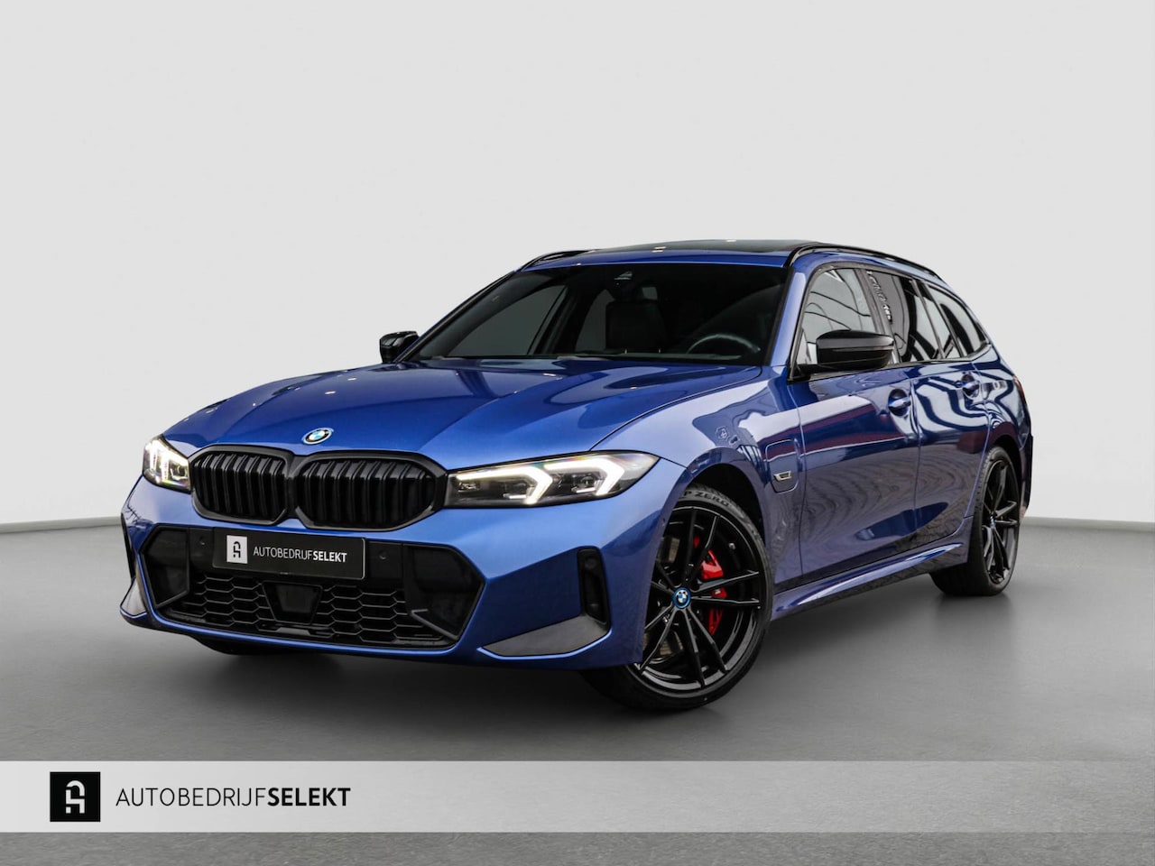 BMW 3-serie Touring - 330e | M-Sport Pro | Pano | 2 jaar garantie | ACC | LCI | Black Edition | Sfeerverlichting - AutoWereld.nl