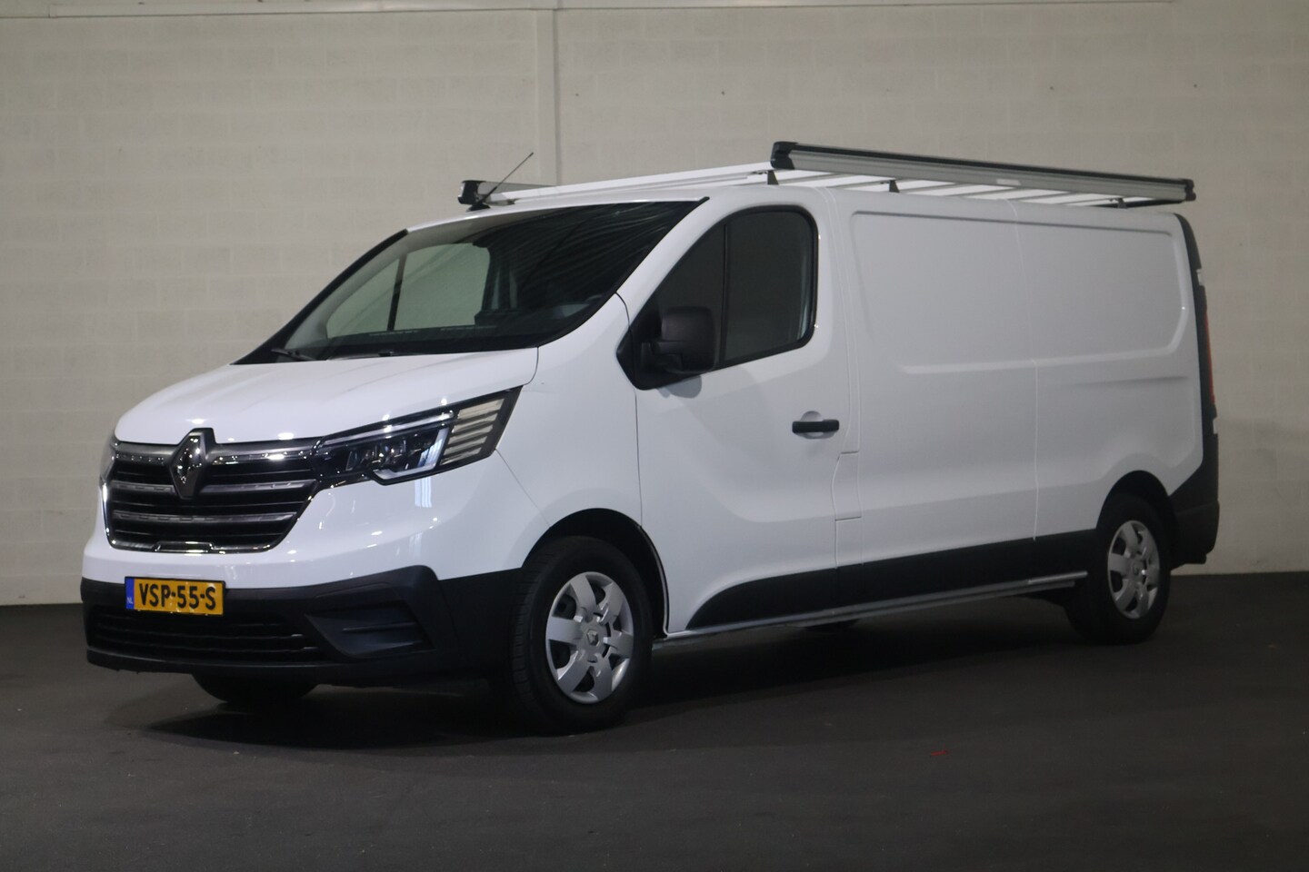 Renault Trafic - 2.0 dCi 150pk L2 H1 Work Edition - AutoWereld.nl