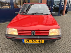 Peugeot 205 - 1.1i XE Accent / Origineel NL auto / 5 versnellingen / niet in concours staat / wel heel n