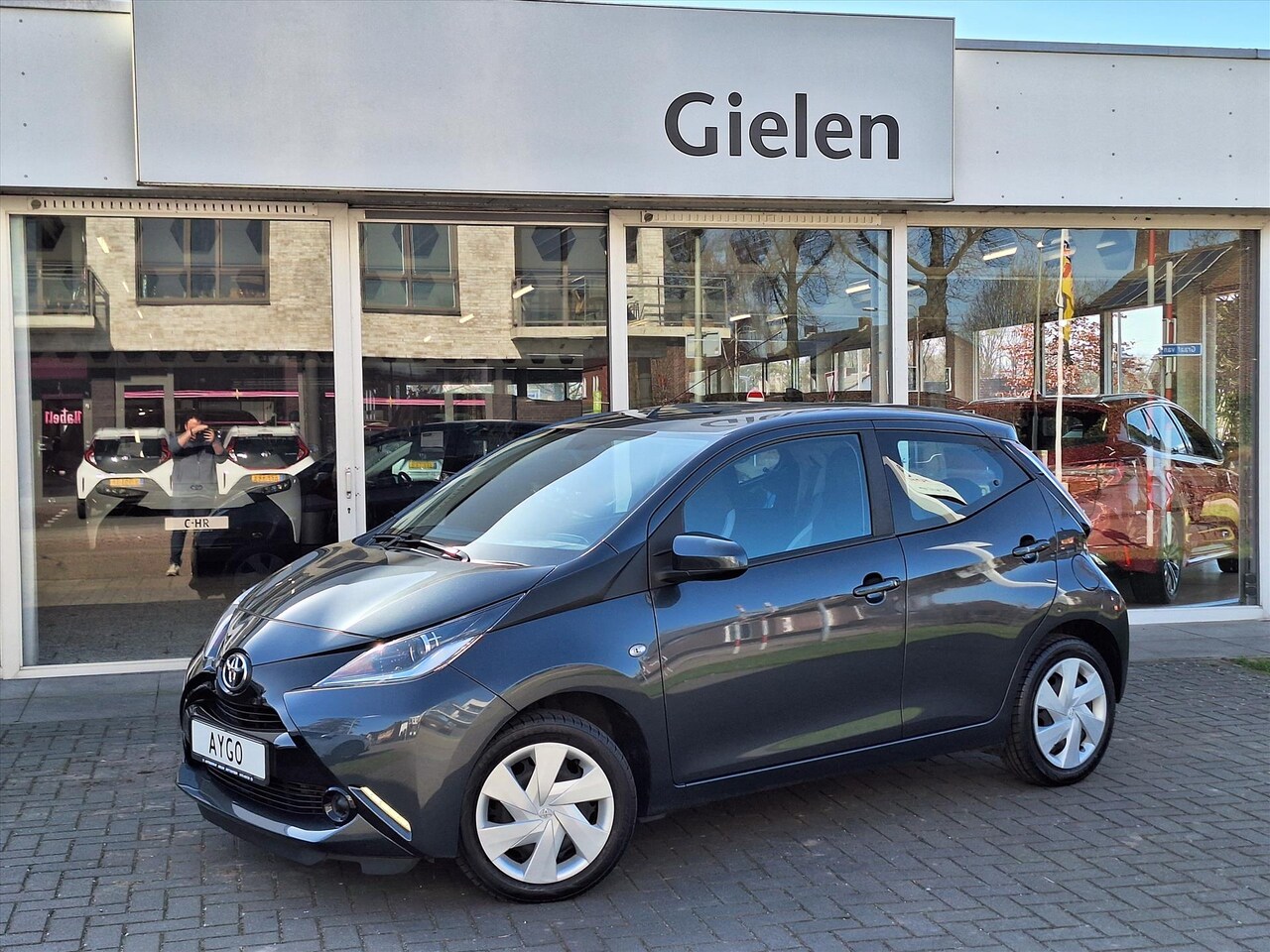 Toyota Aygo - 1.0 VVT-i 5D x-shift Automaat X-Play | Parkeercamera, Airconditioning, Bluetooth, Nieuw ge - AutoWereld.nl