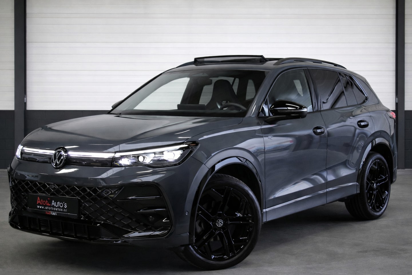 Volkswagen Tiguan - 1.5 eTSI R-Line |Pano|H&K|360|ACC|Massage - AutoWereld.nl