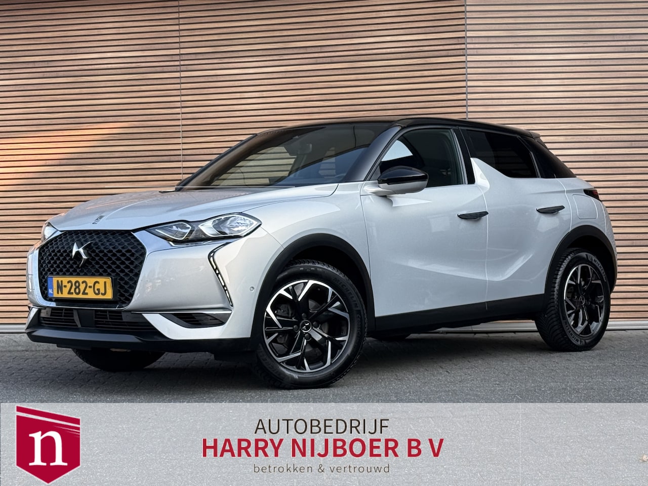 DS 3 Crossback - 1.2 PureTech Rivoli Navi / Camera / Carplay / Lm Velgen / Trekhaak - AutoWereld.nl