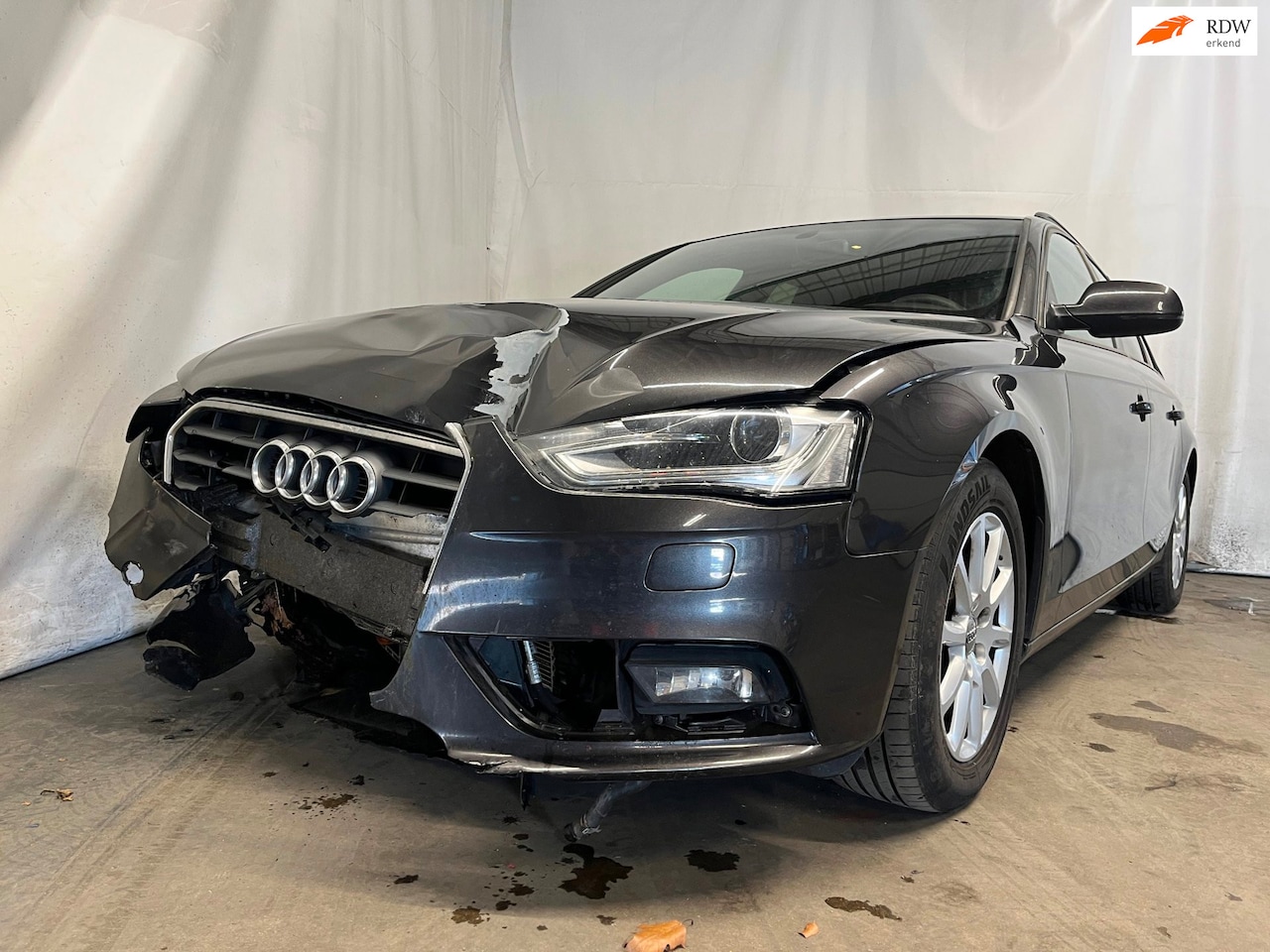 Audi A4 Avant - 2.0 TDI ultra Advance Sport - Front / Achter Schade - AutoWereld.nl