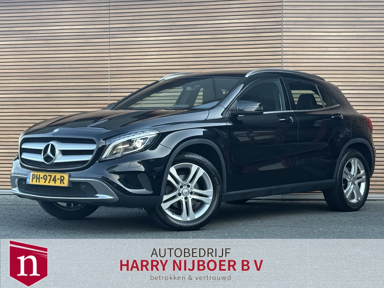 Mercedes-Benz GLA-Klasse - 180 Sport Navi / PDC / Lm Velgen / Trekhaak - AutoWereld.nl