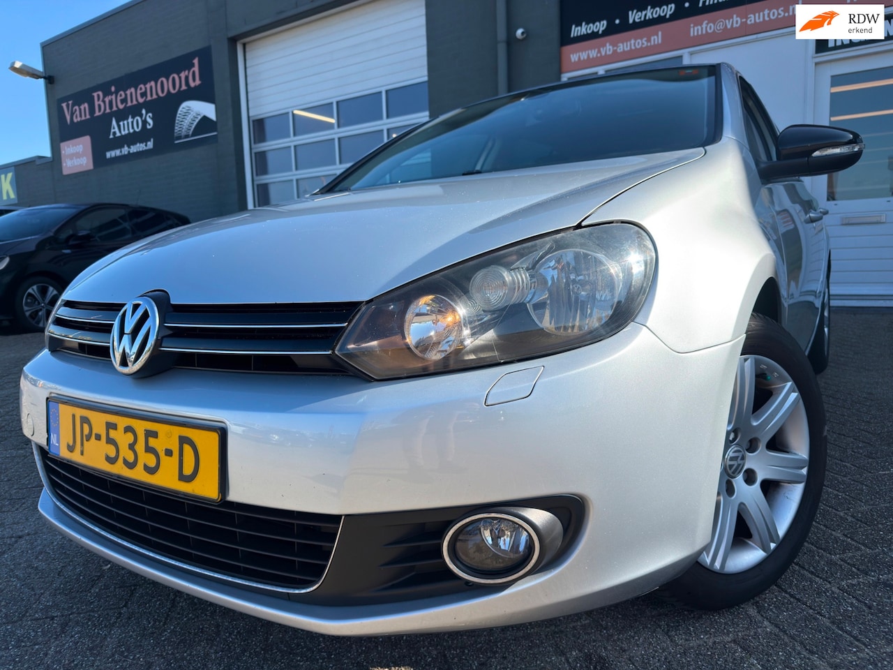 Volkswagen Golf - 1.2 TSI Highline BlueMotion 5 drs met cruise controle en bluetooth telefoon en airco - AutoWereld.nl