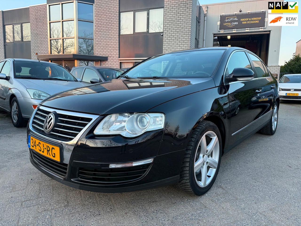 Volkswagen Passat - 2.0 FSI Highline Clima Cruise Control Navi - AutoWereld.nl