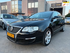 Volkswagen Passat - 2.0 FSI Highline Clima Cruise Control Navi