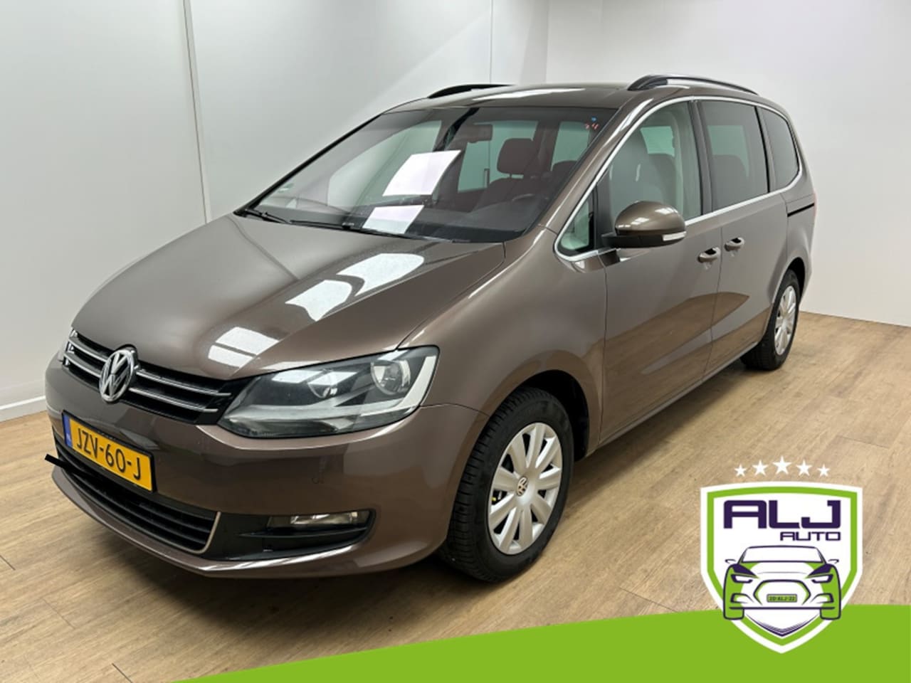 Volkswagen Sharan - Occasion 1.4 TSI Comfortline 7p. | Bruin | Tweedehands Volkswagen Sharan | Airco | Aux aud - AutoWereld.nl