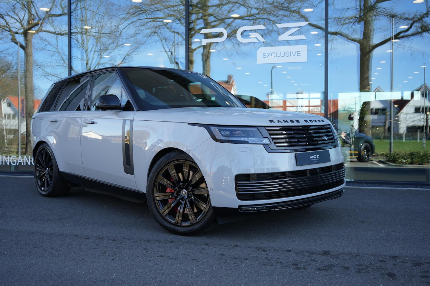 Land Rover Range Rover - 3.0 P550e SV PHEV - AutoWereld.nl