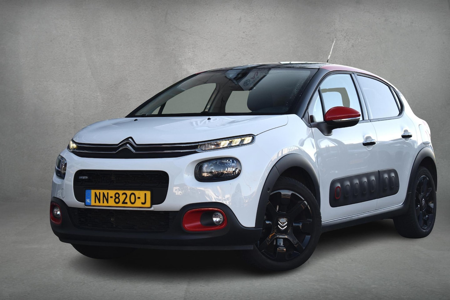 Citroën C3 - 1.2 PureTech S&S Shine | Apple CarPlay | Pano | Camera | Stoelverwarming - AutoWereld.nl