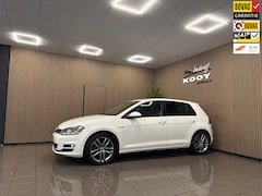 Volkswagen Golf - 1.2 TSI CUP Edition * Navigatie / Xenon / LM Velgen / Parkeersensoren / NL Auto