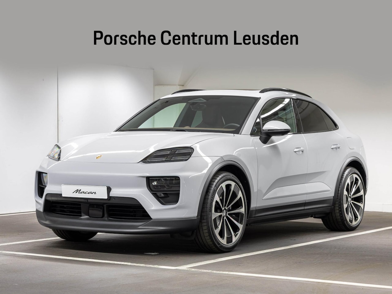 PORSCHE MACAN 4