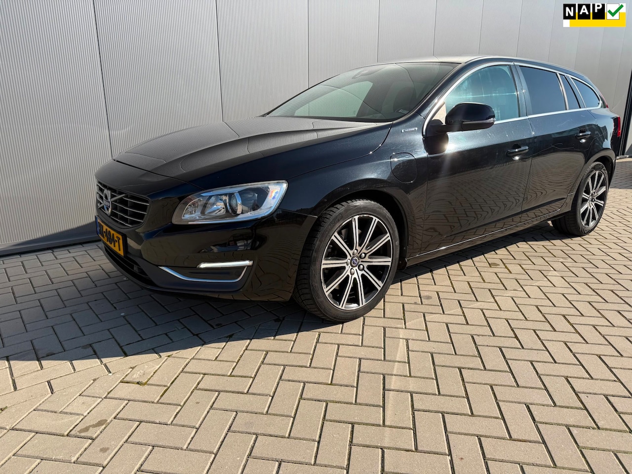 Volvo V60 - 2.4 D6 Twin Engine R-Design 2.4 D6 Twin Engine R-Design - AutoWereld.nl