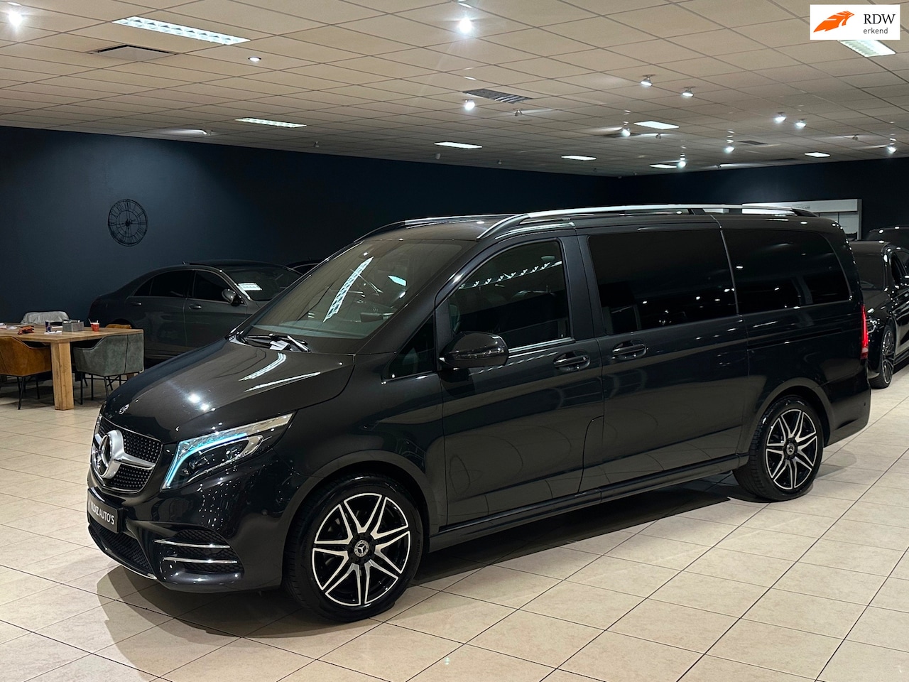 Mercedes-Benz V-klasse - V300 d 4-MATIC AMG Lang|VIP|MASSAGE|PANO|EXCLUSIVE - AutoWereld.nl
