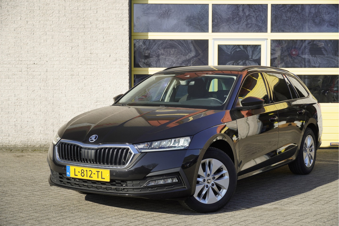 Skoda Octavia Combi - 1.0 TSI Business Edition BJ2021 Lmv 16" | Led V+A | Pdc | Navi | Dynamische knipperlichten - AutoWereld.nl