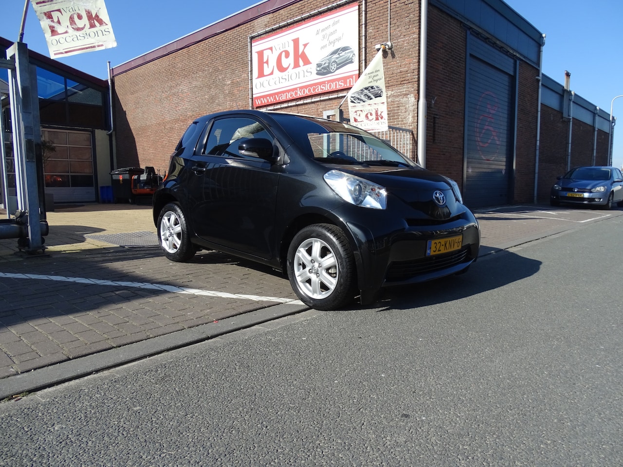 Toyota iQ - 1.0 VVTi Comfort 1.0 VVTi Comfort - AutoWereld.nl