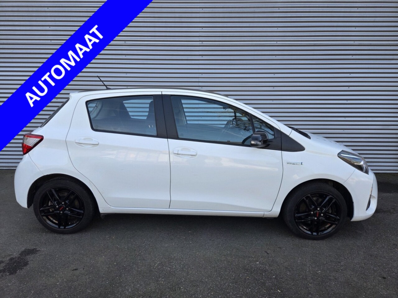 Toyota Yaris - 1.5 Hyb. Dynamic AUTOMAAT - AutoWereld.nl