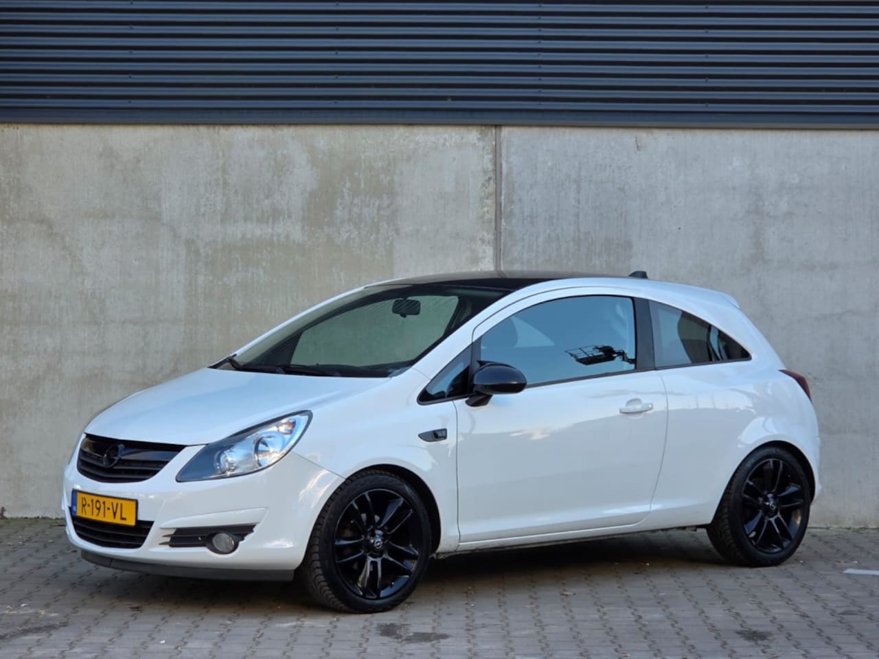 Opel Corsa - 1.4-16V 111 Edition airco apple carplay apk 03'27!! - AutoWereld.nl