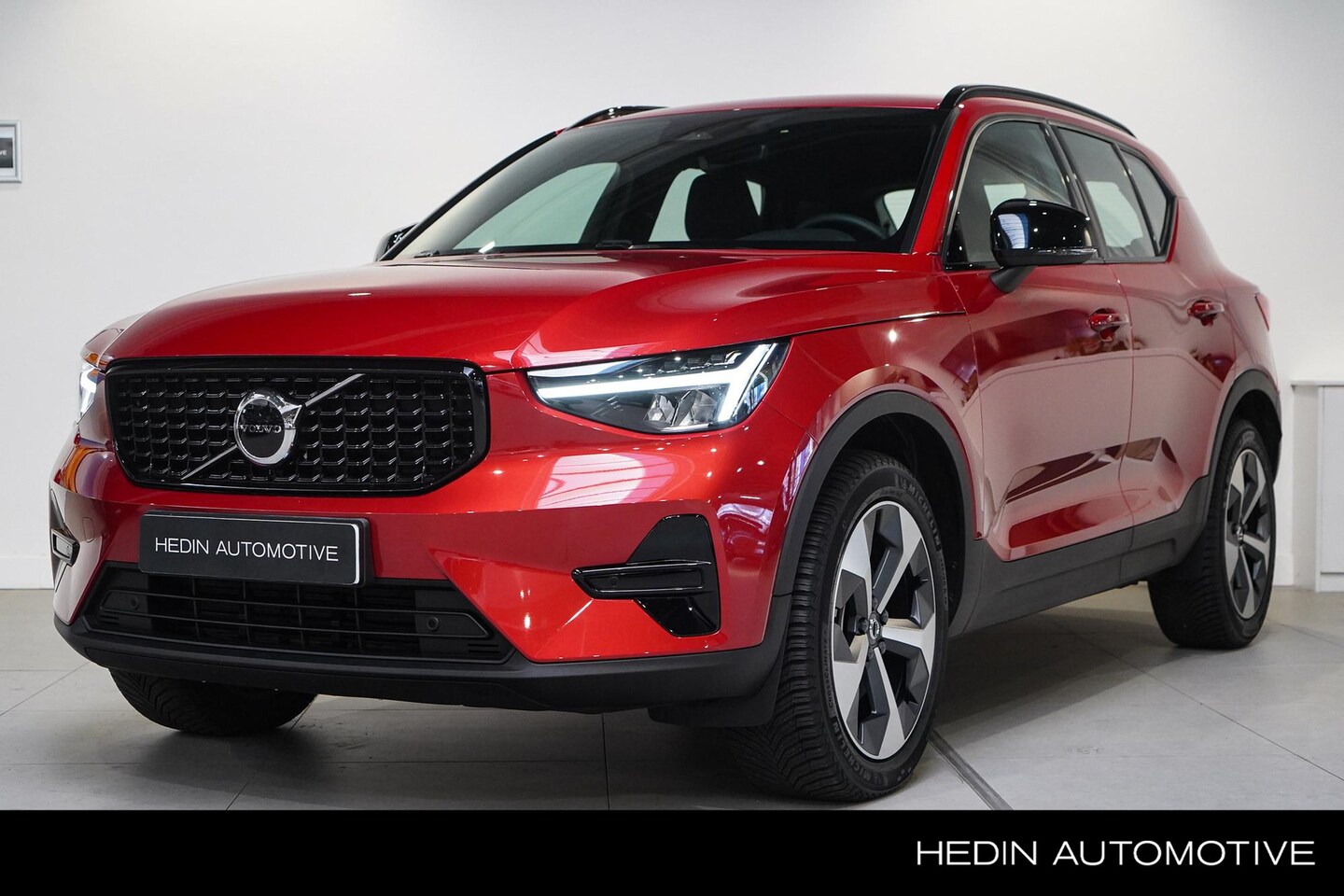 Volvo XC40 - 2.0 B4 Plus Dark | Parkeercamera | Pilot Assist | BLIS | Stoel- stuurverwarming - AutoWereld.nl