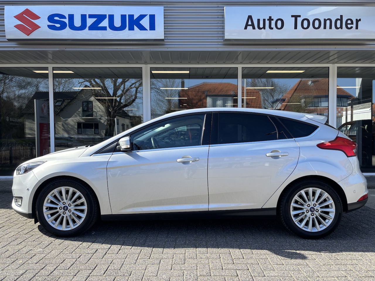 Ford Focus - Titanium 1.0-126pk/Trekhaak - AutoWereld.nl