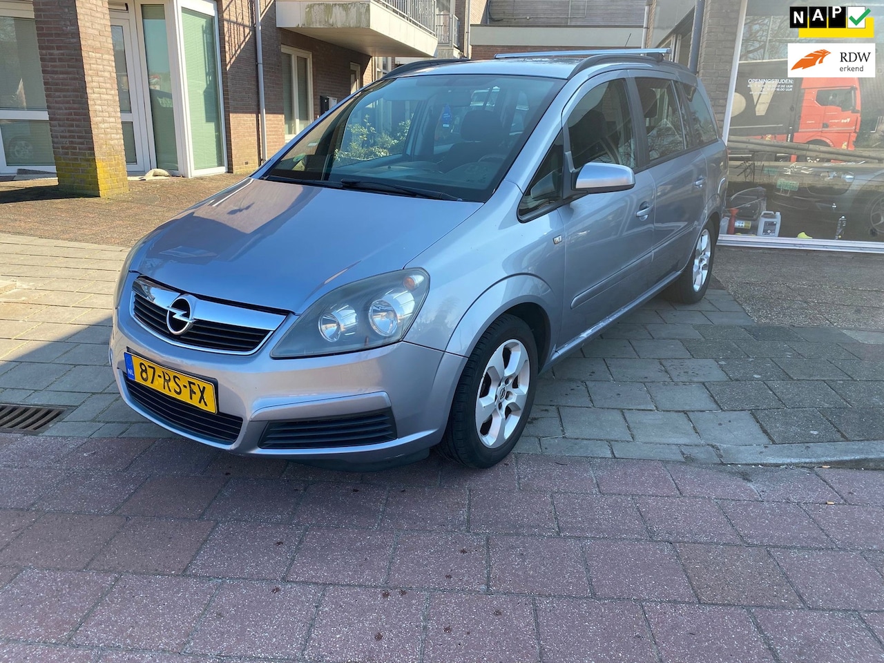 Opel Zafira - 1.6 Enjoy airco naviegatie lm velgen el ramen 7 persoons nap 291067 km - AutoWereld.nl