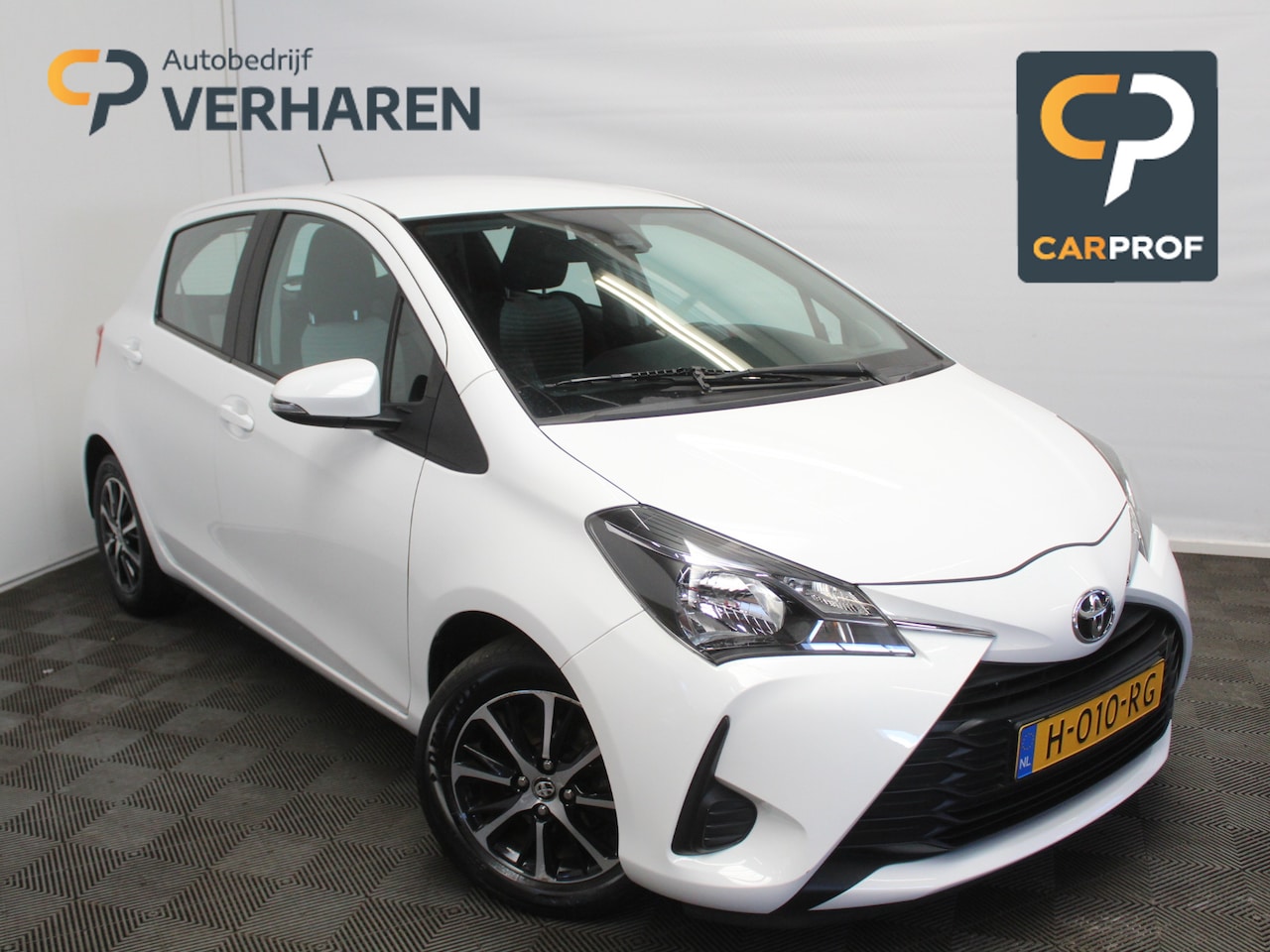 Toyota Yaris - 1.0 VVT-i Connect AIRCO | CARPLAY | CAMERA | LMV15 | CV | ELRM/SP - AutoWereld.nl