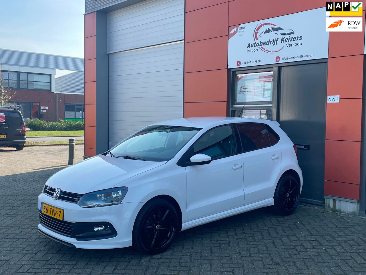 Volkswagen Polo - 1.2 TSI Highline R-Line CLIMA CRUISE CNTRL APK NAP - AutoWereld.nl