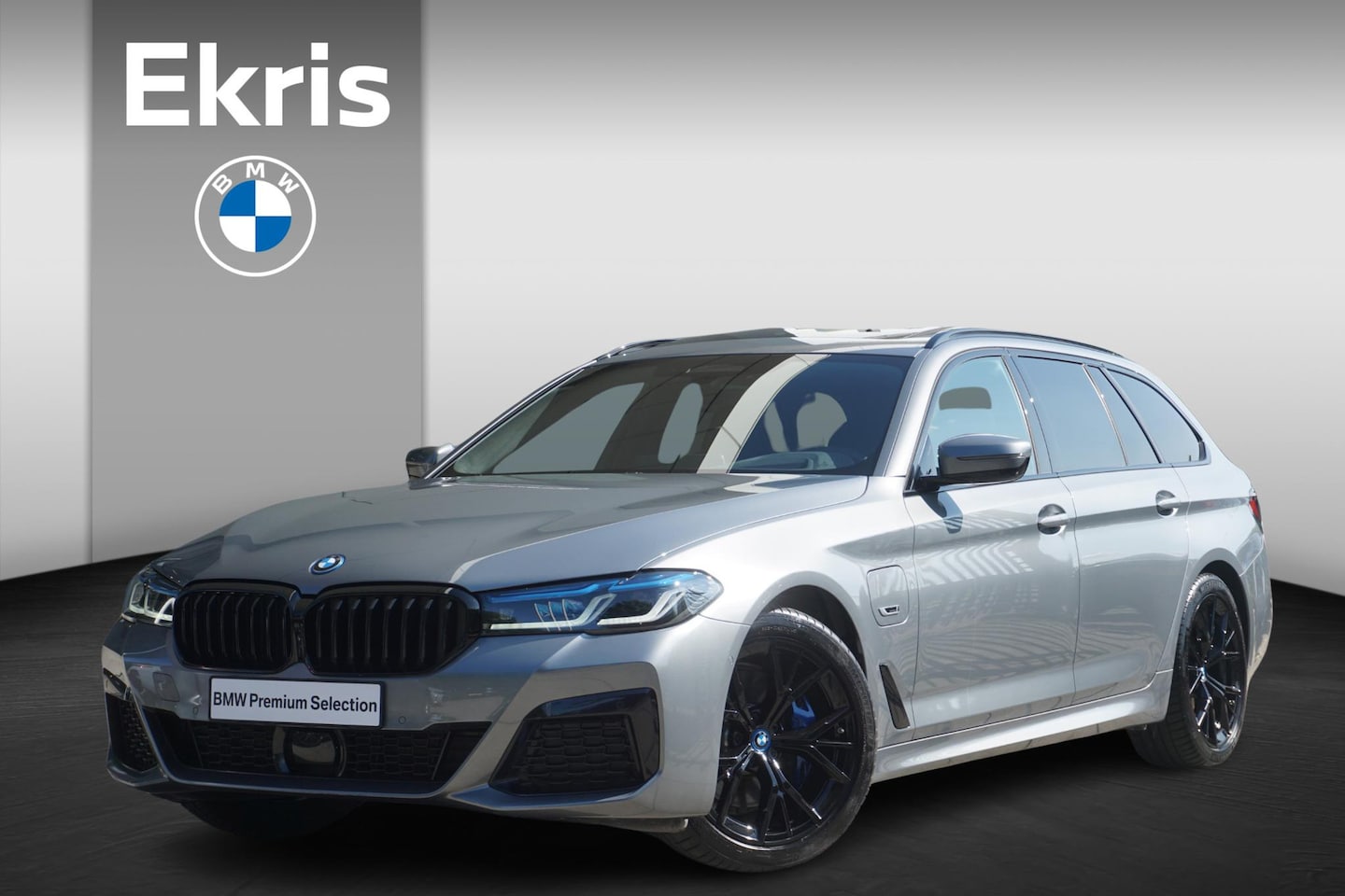 BMW 5-serie Touring - 530e xDrive | High Executive | M Sportpakket Pro | Driving Assistant Professional | Parkin - AutoWereld.nl