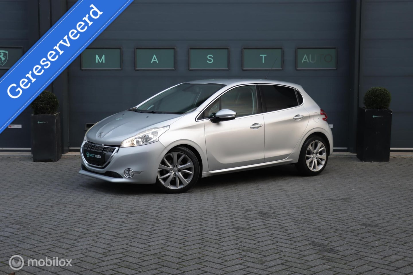 Peugeot 208 - 1.6 VTi Intuïtive|NAP|Sportstoelen|Navi|Parkeerhulp - AutoWereld.nl
