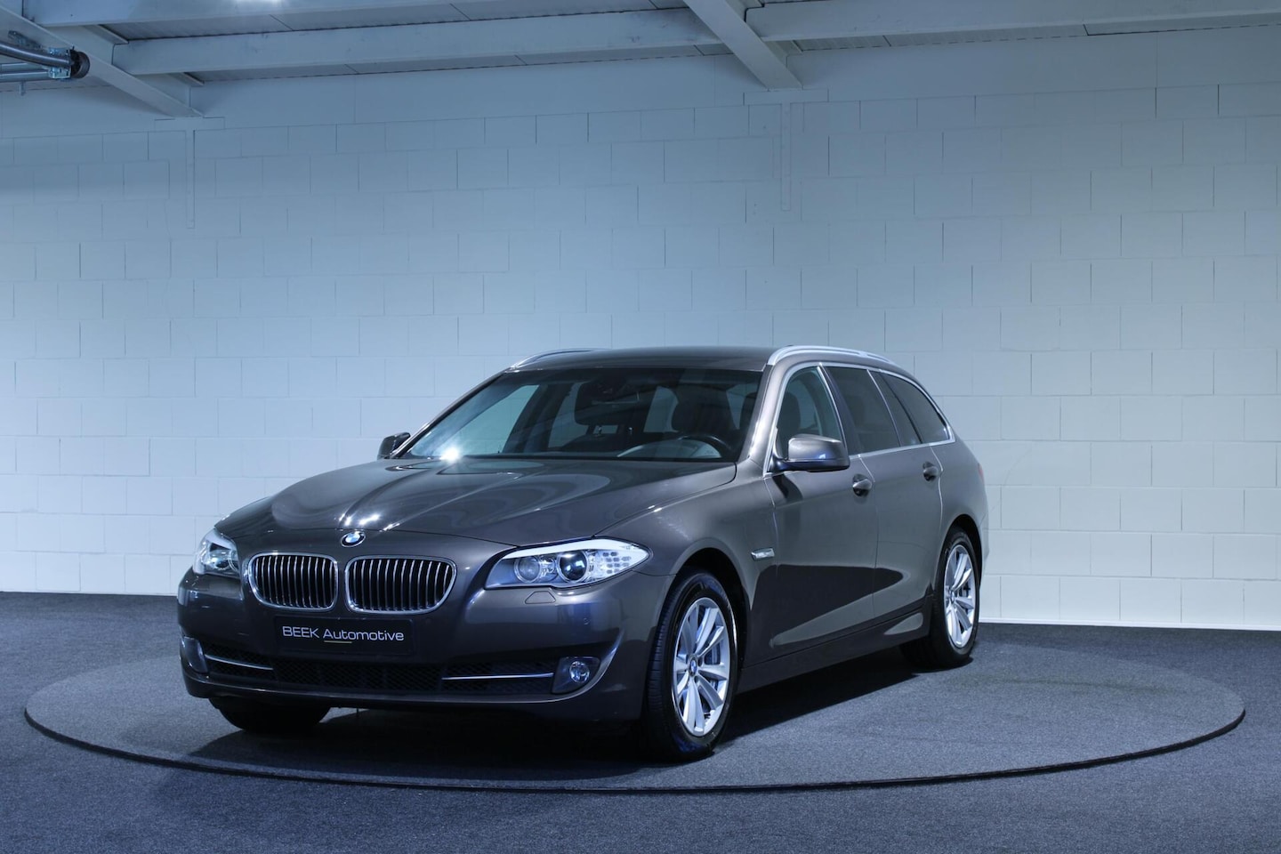 BMW 5-serie Touring - 528xi | Stoelverwarming | Parkeersensoren v/a - AutoWereld.nl