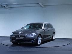 BMW 5-serie Touring - 528xi | Stoelverwarming | Parkeersensoren v/a