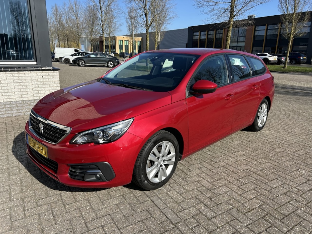 Peugeot 308 SW - 1.2 PureT.Blue L. 1eEIG DEALER CARPLAY TRHK NAP! - AutoWereld.nl