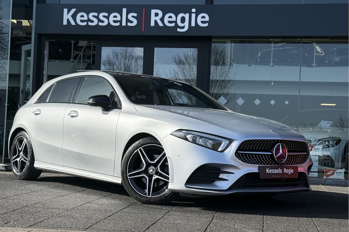 Mercedes-Benz A-klasse - 200 AMG Night Pano Ambient Keyless Camera Bliss Stoelverwarming - AutoWereld.nl