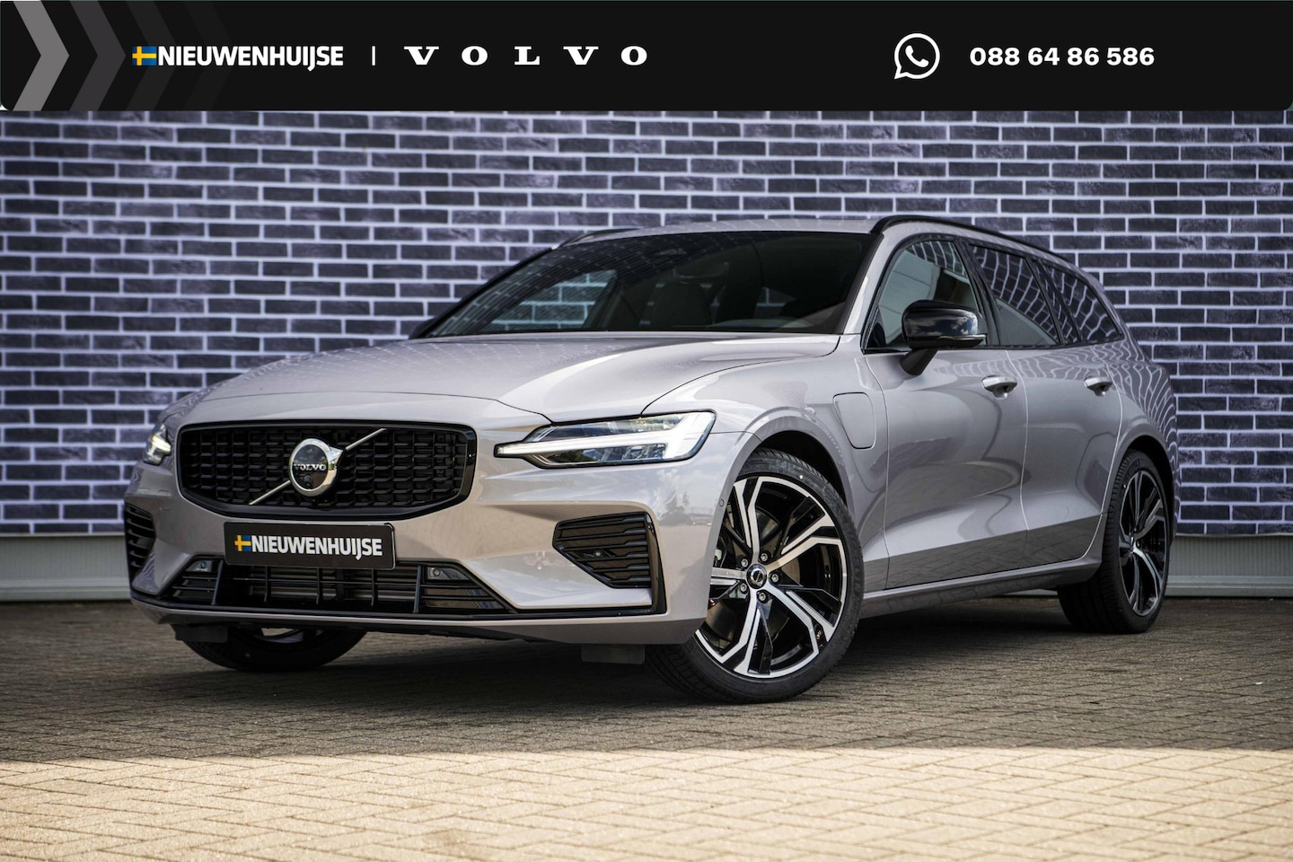 Volvo V60 - 2.0 T6 Plug-in hybrid AWD Plus Dark | Panoramadak | Head Up Display | Aurora Silver | Donk - AutoWereld.nl