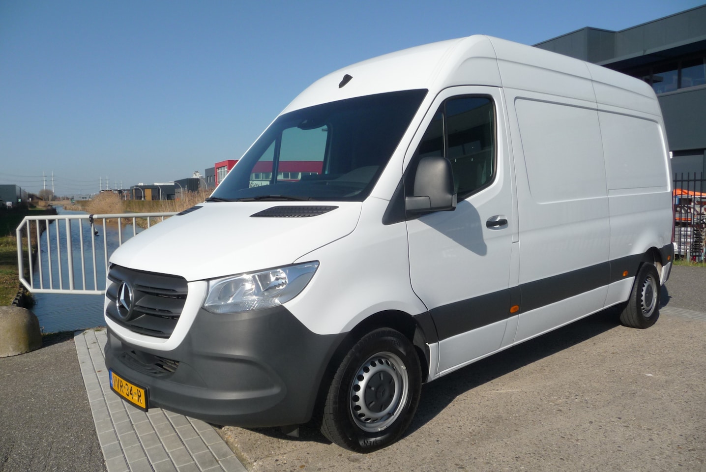 Mercedes-Benz Sprinter - 215 1.9 CDI L2H2 FWD autm trekhaak, 2000kg,  camera - AutoWereld.nl