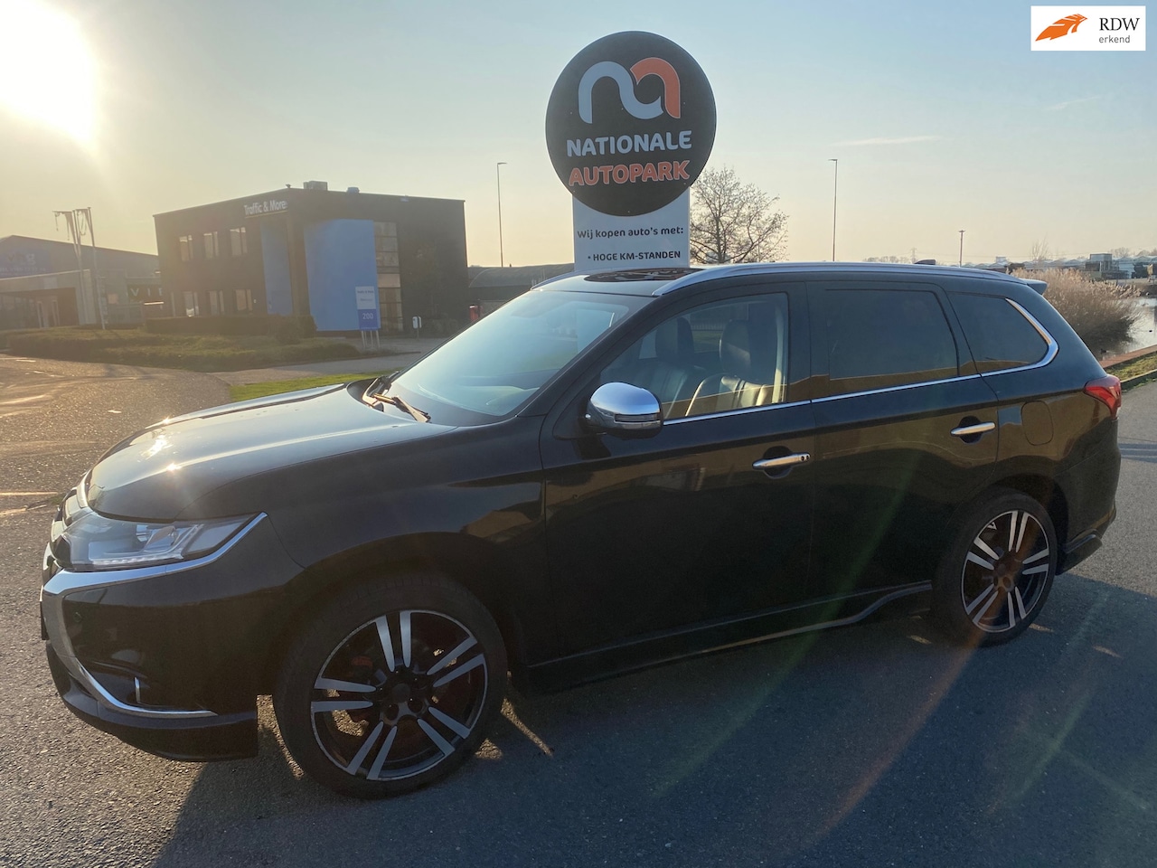 Mitsubishi Outlander - | 2015 | 2.0 PHEV instyle+ | APK | AUTOMAAT - AutoWereld.nl